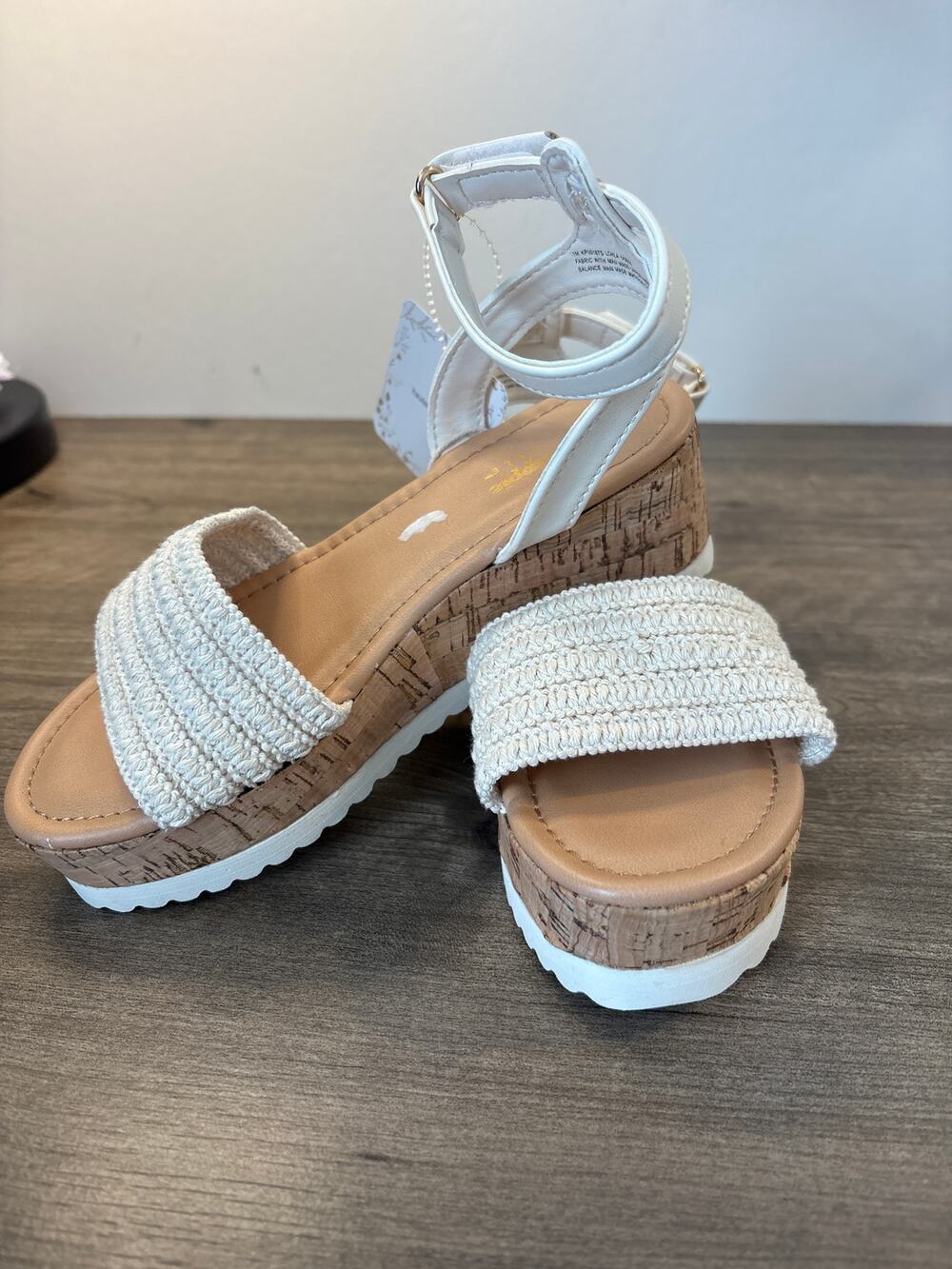 Girls NEW In Box Haute Hippie Cream Lohla Woven Strappy Platform Sandals Size 1